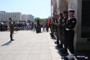 Uroczysta zmiana posterunku honorowego przed Grobem Nieznanego Żołnierza