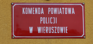 tablica Komendy Powiatowej Policji w Wieruszowie.