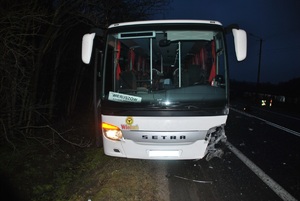 autobus biorący udział w wypadku.