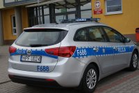 Radiowóz przed siedzibą KPP w Wieruszowie